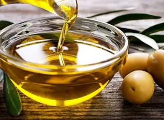 لماذا ينصح خبراء التغذية بزيت الزيتون؟.. "المعهد القومي" يوضح