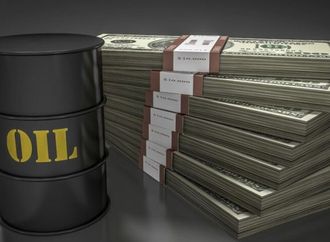 النفط يحوم قرب أعلى مستوى في 7 أشهر مع ترقب محادثات أمريكا وإيران