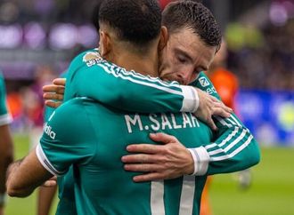 برسالة مؤثرة.. محمد صلاح يودع أحد نجوم ليفربول (صور)