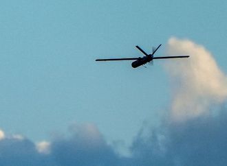 بين أسراب الحمام وأزيز المسيرات.. سماء بيروت ساحة صراع مؤجل