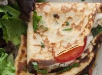 سحور 20 رمضان.. طريقة عمل كريب شوفان بالجبنة والخضار