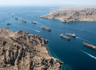 من الغذاء للطيران.. كيف يؤثر حصار مضيق هرمز على العالم؟