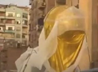 رغم وداع المونديال.. مجسم كأس العالم يجوب شوارع مصر في مشهد يخط الأنظار