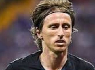 لوكا مودريتش يجدد عقده مع "ميلان" حتى صيف 2027