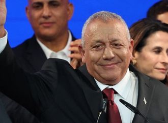 آيزنكوت يتهم نتنياهو بالسعي إلى "نزع شرعية" نتائج الانتخابات 