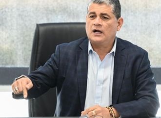 أوسكار رويز: لا قيود على الاستماع لتسجيلات الـVAR.. وضيق الوقت حال دون استقدام حكام أجانب للقمة