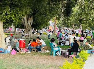 إقبال كثيف على "جنينة الفرنساوي" بالسويس للاحتفال بشم النسيم