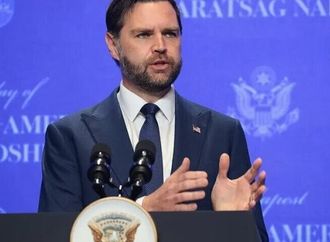 فانس: الولايات المتحدة مستعدة لمدّ يد العون لإيران