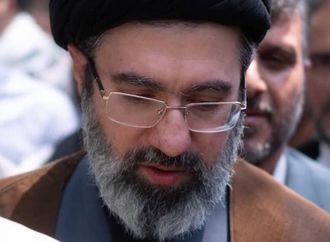 لأول مرة.. إيران تكشف تفاصيل إصابة المرشد الجديد وحالته الصحية