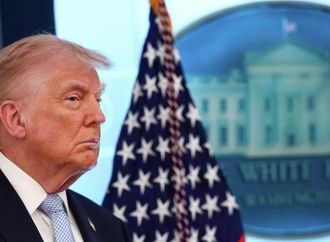 ترامب: البحرية الأمريكية تزود سفنها بأفضل الذخائر تحسبا لفشل المفاوضات والقرار خلال 24 ساعة