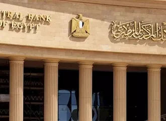 بعد تثبيت سعر الفائدة.. كيف يتأثر الاستثمار الأجنبي في مصر؟ خبير يجيب