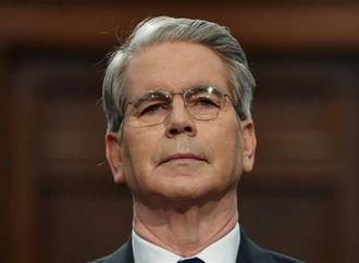 وزير الخزانة الأمريكي يعلن قرب رفع العقوبات عن فنزويلا