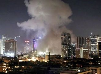 الجيش الأمريكي يشن ضربات ضد إيران ردا على استهداف سفينة في هرمز