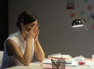 6 علامات فى لغة الجسد تكشف احتياج الشخص للدعم النفسى.. من غير كلام