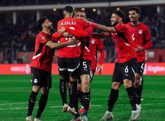منتخب مصر يحتفل بالفوز على كوت ديفوار على أنغام سطلانة
