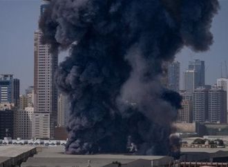 بوليتيكو: مخاوف من اتساع رقعة التصعيد عالميا بعد تهديد أمريكا العسكري لإيران