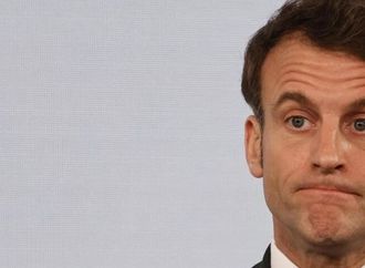 ماكرون يتهم "فرنسا الأبية" بمعاداة السامية.. والحزب يرد: ليس من حق الرئيس تصنيف المعارضين