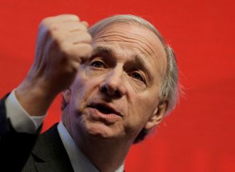 نهاية النظام العالمي.. راي داليو يعلن دخول البشرية "مرحلة الفوضى العظمى"