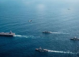 واشنطن تفرض حصارًا بحريًا على إيران.. وطهران تتوعد برد "حاسم"