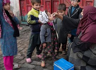 باكستان.. مقتل شرطي وإصابة 4 إثر هجوم على  مركبة تحمي حملة شلل الأطفال