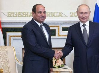 رسالة خاصة من السيسي لبوتين.. تفاصيل زيارة بدر عبد العاطي لموسكو