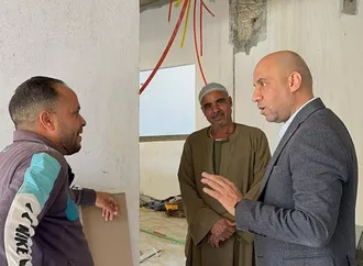 وزير العمل يلتقي العمالة غير المنتظمة في مواقع إنشاءات.. ويوجه بتقديم أوجه الرعاية والحماية لهم