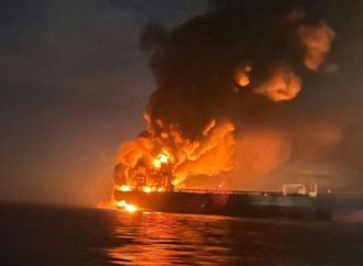 هيئة بريطانية: استهداف سفينة بمقذوف مجهول قرب جزيرة إيرانية