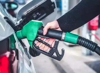 بسبب "حرب إيران".. باكستان تقرر رفع أسعار الديزل والبنزين