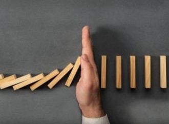 أنت اجتماعى ولا معندكش حدود شخصية؟.. اعرف امتى العفوية تؤدى للتجاوز