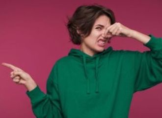 هل الألومنيوم فى مزيلات العرق يسبب السرطان؟.. اعرف الحقيقة ومتى يجب الحذر