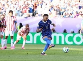 فرنسا ضد المغرب.. كيليان مبابى يهدر ركلة جزاء للديوك (فيديو)