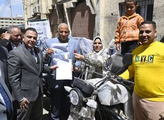 "البحيرة" تبدأ تسليم عقود التقنين لعدد من المواطنين وفقا للقانون 168