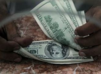 آخر تحديث للدولار اليوم.. العملة الأمريكية ثابتة أمام الجنيه فى 8 بنوك