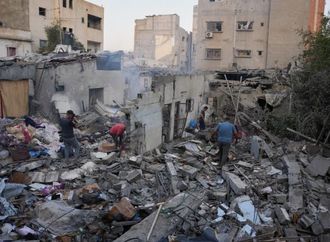 مقتل 5 فلسطينيين بينهم طفلة في غارات إسرائيلية في غزة