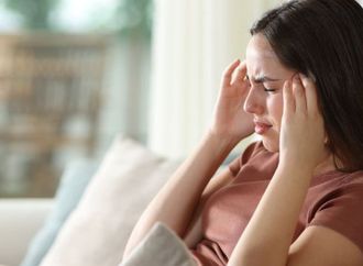 صداع نصفي أم إنذار مبكر؟.. كيف تميّز بين الألم العادي والخطر