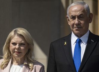 سارة نتنياهو تنشر صورا معدلة بالفوتوشوب مجددا (صور)