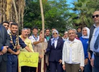 جامعة الإسكندرية تطلق حملة لزراعة الأشجار بمجمع العلوم الإنسانية.. تفاصيل