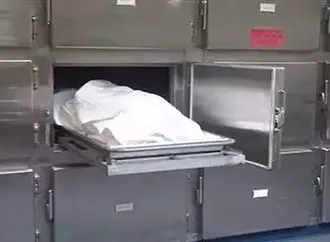 شنقها بسلك كهرباء.. شاب يقتل والدته في الشرقية
