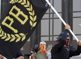 محكمة أمريكية توقف قضية أعضاء "براود بويز" المتهمين باقتحام الكابيتول