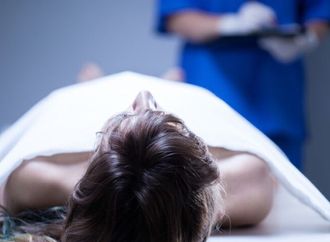 هاتف فنان أمريكي شهير متهم باعتداء جنسي وقتل قاصر يكشف عن "أسرار صادمة ومظلمة"