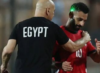 أول تحرك لرئيس اتحاد الكرة المصري لاحتواء أزمة صلاح وحسام حسن