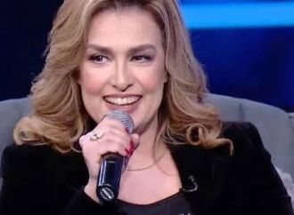 سيمون باكية: والدي مات بسبب الفسيخ