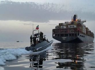 التلفزيون الإيراني: سماع دوي 3 انفجارات في ميناء كل من بندرعباس وسيريك جنوبي إيران
