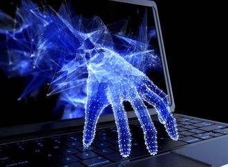 تقرير: مقاول عسكري أميركي وراء تسرب أدوات اختراق أجهزة آيفون للروس 