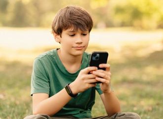 البرلمان البريطاني يرفض حظر مواقع التواصل لمن دون 16 عامًا