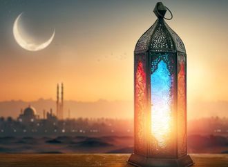 السعودية تدعو إلى تحري رؤية هلال شهر رمضان مساء الثلاثاء