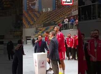 لحظة تتويج الأهلى بكأس السوبر للكرة الطائرة على حساب الزمالك