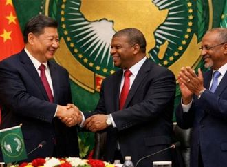 شي جين بينج يهنئ قمة الاتحاد الإفريقي ويعلن إعفاءً جمركيًا لـ53 دولة