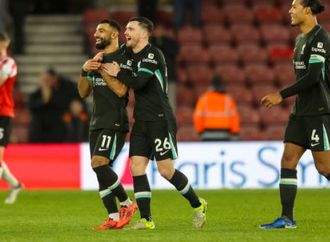 فان دايك يودّع صلاح وروبرتسون: تغادران وأنتما أسطورتان في ليفربول