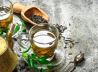 دراسة: الشاي الأخضر يدعم صحة الدماغ والقلب ويبطئ الشيخوخة